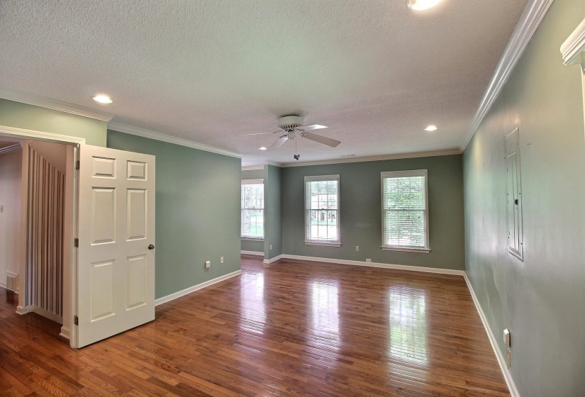 7982 DOVIE LN, Germantown, Tennessee 38138, 3 Bedrooms Bedrooms, 8 Rooms Rooms,2.1 BathroomsBathrooms,Residential,For Sale,DOVIE,10224825