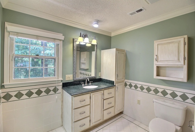 7982 DOVIE LN, Germantown, Tennessee 38138, 3 Bedrooms Bedrooms, 8 Rooms Rooms,2.1 BathroomsBathrooms,Residential,For Sale,DOVIE,10224825