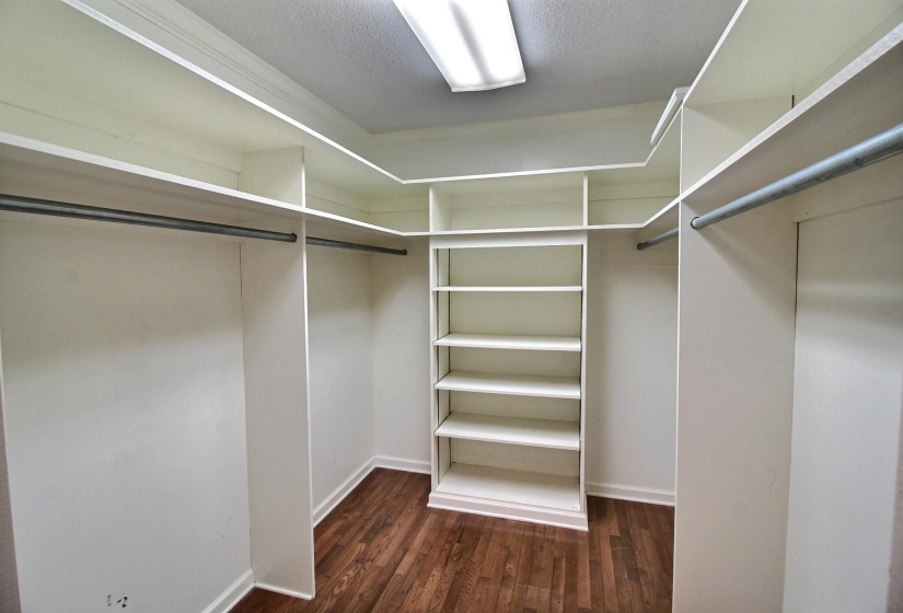 7982 DOVIE LN, Germantown, Tennessee 38138, 3 Bedrooms Bedrooms, 8 Rooms Rooms,2.1 BathroomsBathrooms,Residential,For Sale,DOVIE,10224825