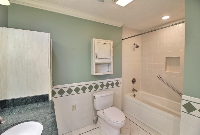 7982 DOVIE LN, Germantown, Tennessee 38138, 3 Bedrooms Bedrooms, 8 Rooms Rooms,2.1 BathroomsBathrooms,Residential,For Sale,DOVIE,10224825