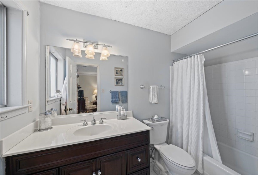 7956 GAYLE LN, Germantown, Tennessee 38138, 4 Bedrooms Bedrooms, 8 Rooms Rooms,2.1 BathroomsBathrooms,Residential,For Sale,GAYLE,10224828