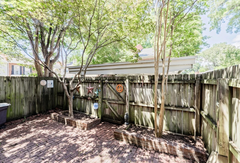 867 YATES RD, Memphis, Tennessee 38120, 2 Bedrooms Bedrooms, 6 Rooms Rooms,2.1 BathroomsBathrooms,Residential,For Sale,YATES,10224852
