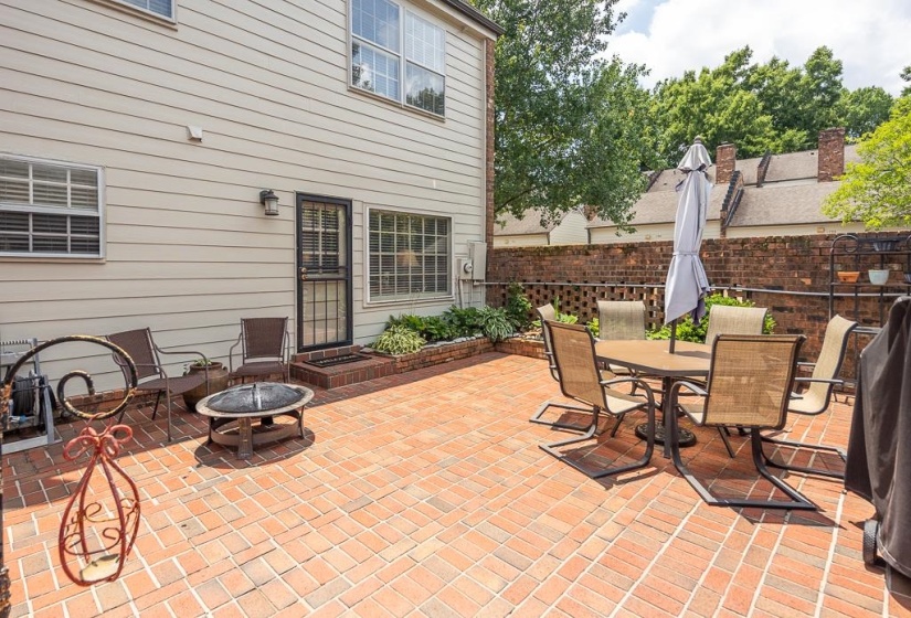 8145 HUNTERS GROVE LN, Germantown, Tennessee 38138, 3 Bedrooms Bedrooms, 6 Rooms Rooms,2.1 BathroomsBathrooms,Residential,For Sale,HUNTERS GROVE,10224855