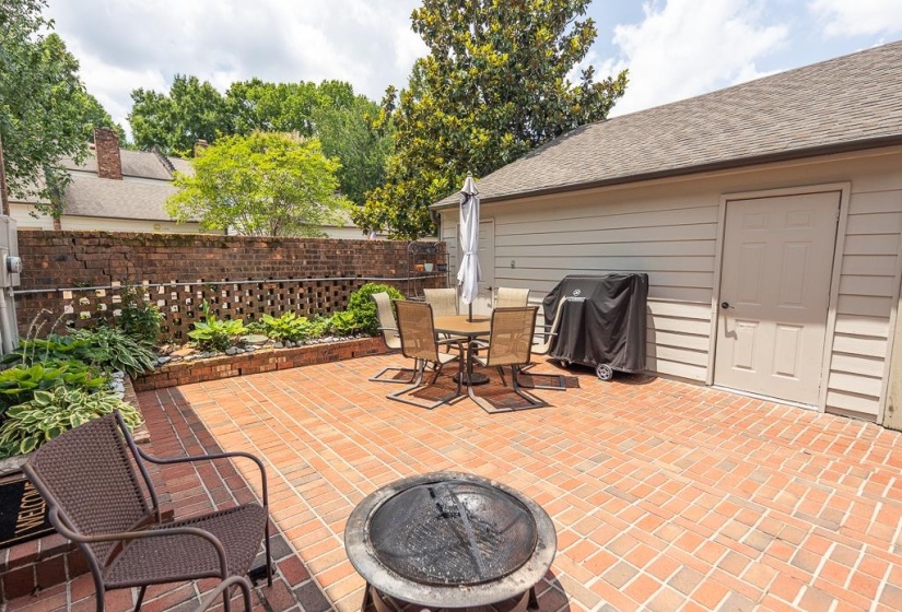 8145 HUNTERS GROVE LN, Germantown, Tennessee 38138, 3 Bedrooms Bedrooms, 6 Rooms Rooms,2.1 BathroomsBathrooms,Residential,For Sale,HUNTERS GROVE,10224855