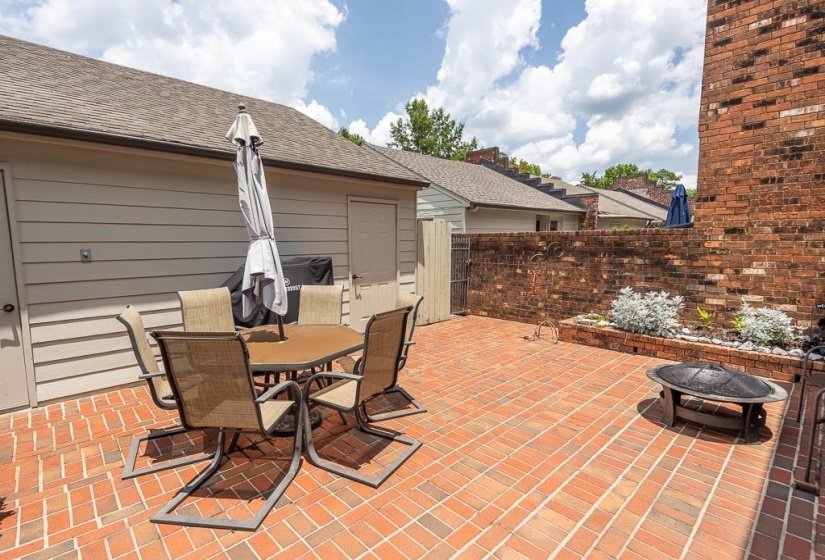 8145 HUNTERS GROVE LN, Germantown, Tennessee 38138, 3 Bedrooms Bedrooms, 6 Rooms Rooms,2.1 BathroomsBathrooms,Residential,For Sale,HUNTERS GROVE,10224855