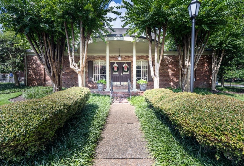 8145 HUNTERS GROVE LN, Germantown, Tennessee 38138, 3 Bedrooms Bedrooms, 6 Rooms Rooms,2.1 BathroomsBathrooms,Residential,For Sale,HUNTERS GROVE,10224855
