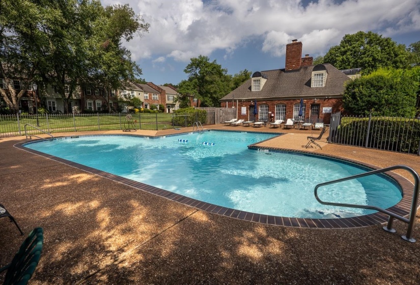 8145 HUNTERS GROVE LN, Germantown, Tennessee 38138, 3 Bedrooms Bedrooms, 6 Rooms Rooms,2.1 BathroomsBathrooms,Residential,For Sale,HUNTERS GROVE,10224855
