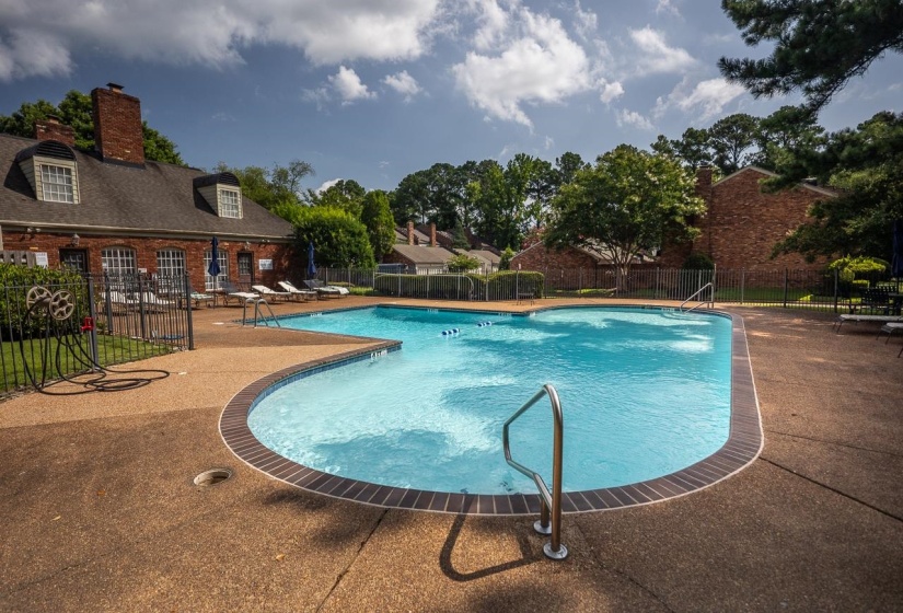 8145 HUNTERS GROVE LN, Germantown, Tennessee 38138, 3 Bedrooms Bedrooms, 6 Rooms Rooms,2.1 BathroomsBathrooms,Residential,For Sale,HUNTERS GROVE,10224855
