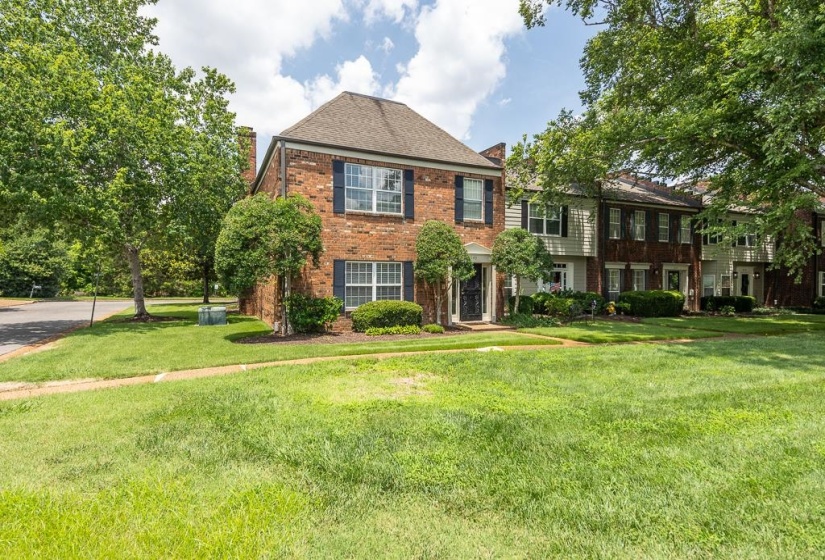 8145 HUNTERS GROVE LN, Germantown, Tennessee 38138, 3 Bedrooms Bedrooms, 6 Rooms Rooms,2.1 BathroomsBathrooms,Residential,For Sale,HUNTERS GROVE,10224855