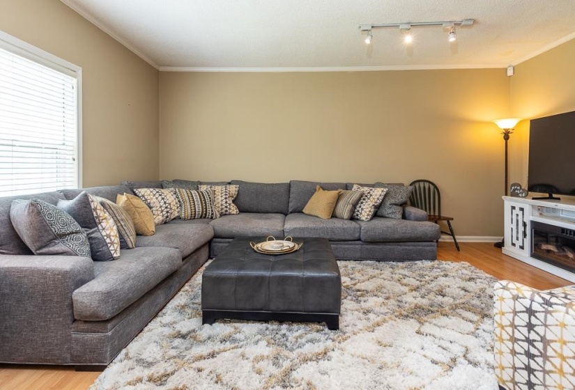 8145 HUNTERS GROVE LN, Germantown, Tennessee 38138, 3 Bedrooms Bedrooms, 6 Rooms Rooms,2.1 BathroomsBathrooms,Residential,For Sale,HUNTERS GROVE,10224855