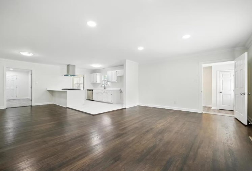 473 VAUGHN RD, Memphis, Tennessee 38122, 3 Bedrooms Bedrooms, 6 Rooms Rooms,2 BathroomsBathrooms,Residential,For Sale,VAUGHN,10195303