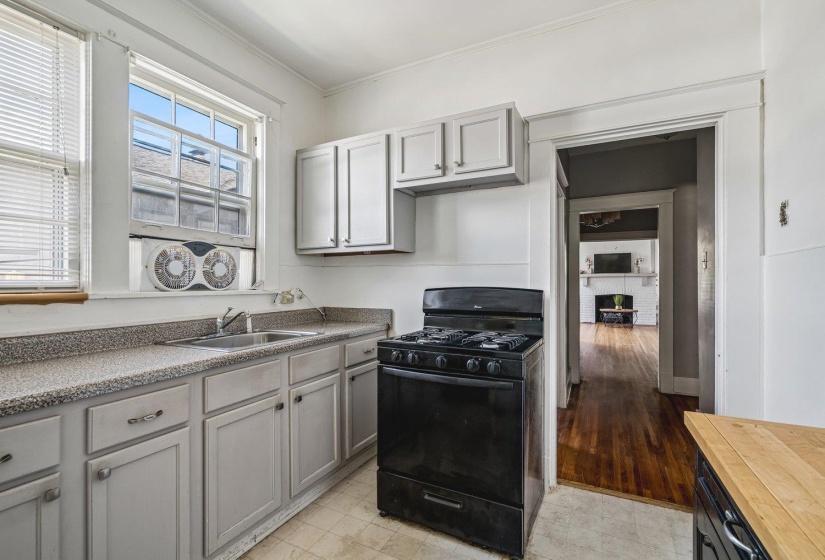 703 EVERGREEN ST, Memphis, Tennessee 38107, 3 Bedrooms Bedrooms, ,2 BathroomsBathrooms,Duplexes,For Sale,EVERGREEN,10224879