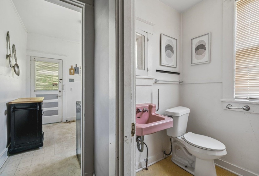 703 EVERGREEN ST, Memphis, Tennessee 38107, 3 Bedrooms Bedrooms, ,2 BathroomsBathrooms,Duplexes,For Sale,EVERGREEN,10224879