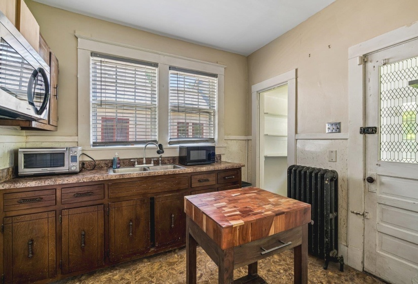 703 EVERGREEN ST, Memphis, Tennessee 38107, 3 Bedrooms Bedrooms, ,2 BathroomsBathrooms,Duplexes,For Sale,EVERGREEN,10224879