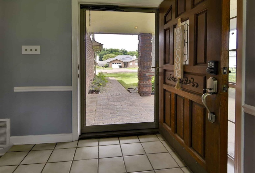 5461 SWEETWATER LN, Bartlett, Tennessee 38135, 3 Bedroom Bedrooms, 6 Room Rooms,2.1 BathroomBathrooms,Residential,For Sale,SWEETWATER,0,10223318