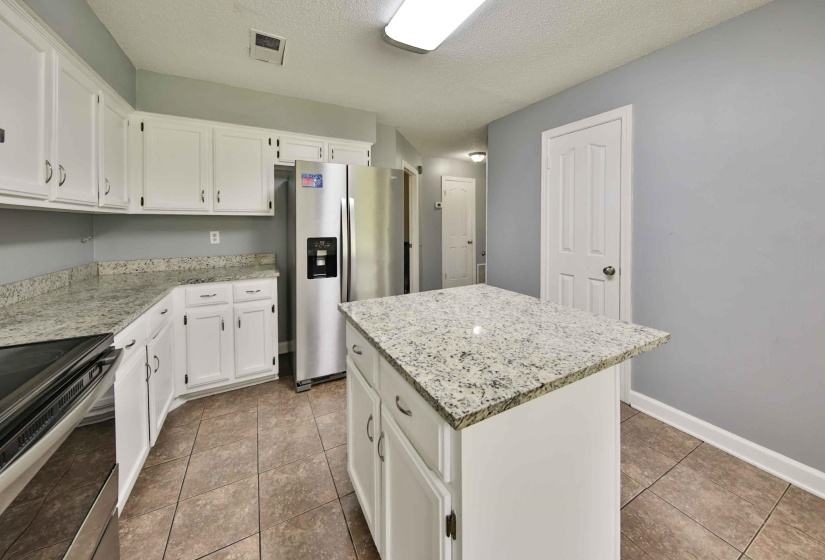 5461 SWEETWATER LN, Bartlett, Tennessee 38135, 3 Bedroom Bedrooms, 6 Room Rooms,2.1 BathroomBathrooms,Residential,For Sale,SWEETWATER,0,10223318