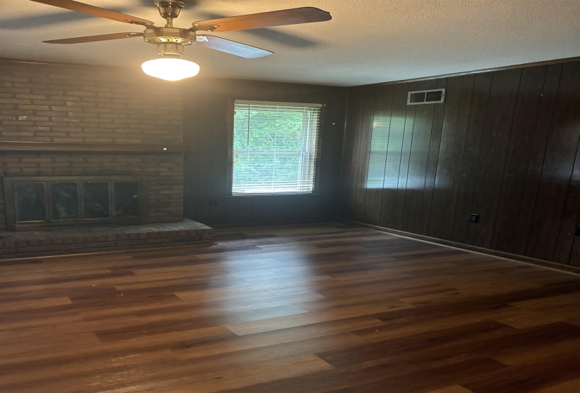2747 WHITNEY AVE, Memphis, Tennessee 38127, 3 Bedrooms Bedrooms, 7 Rooms Rooms,2 BathroomsBathrooms,Residential,For Sale,WHITNEY,10224878