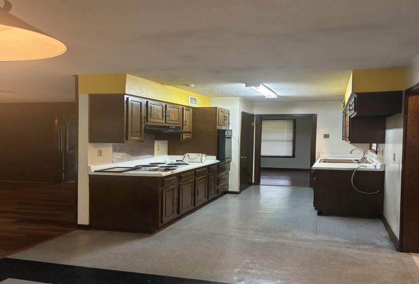 2747 WHITNEY AVE, Memphis, Tennessee 38127, 3 Bedrooms Bedrooms, 7 Rooms Rooms,2 BathroomsBathrooms,Residential,For Sale,WHITNEY,10224878