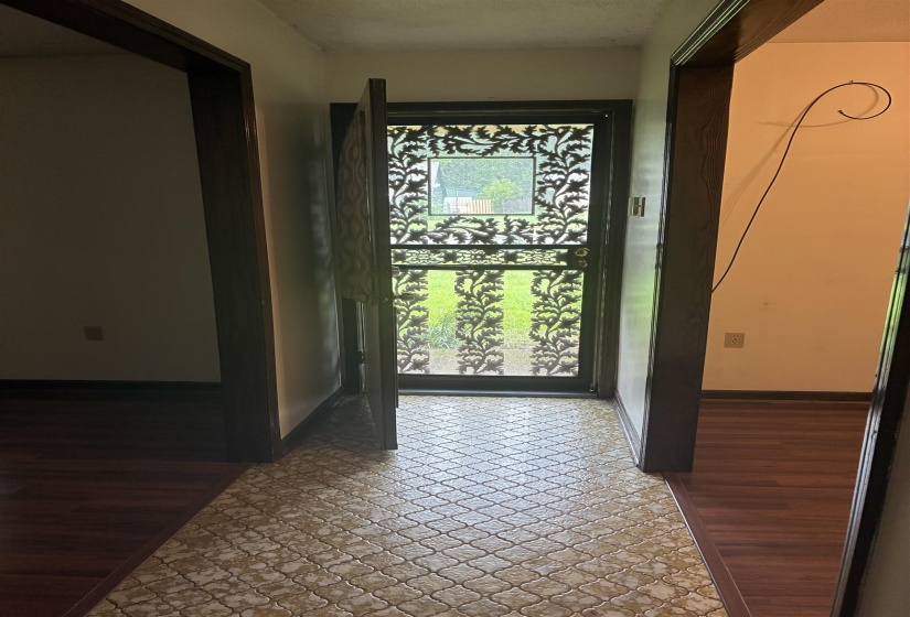 2747 WHITNEY AVE, Memphis, Tennessee 38127, 3 Bedrooms Bedrooms, 7 Rooms Rooms,2 BathroomsBathrooms,Residential,For Sale,WHITNEY,10224878