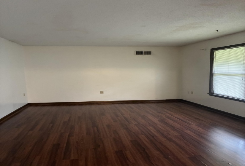 2747 WHITNEY AVE, Memphis, Tennessee 38127, 3 Bedrooms Bedrooms, 7 Rooms Rooms,2 BathroomsBathrooms,Residential,For Sale,WHITNEY,10224878