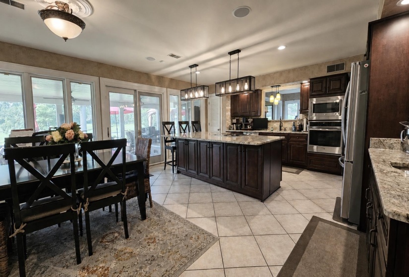8332 COUNTRYWOOD FWY, Memphis, Tennessee 38016, 4 Bedrooms Bedrooms, 11 Rooms Rooms,4.2 BathroomsBathrooms,Residential,For Sale,COUNTRYWOOD,10224882