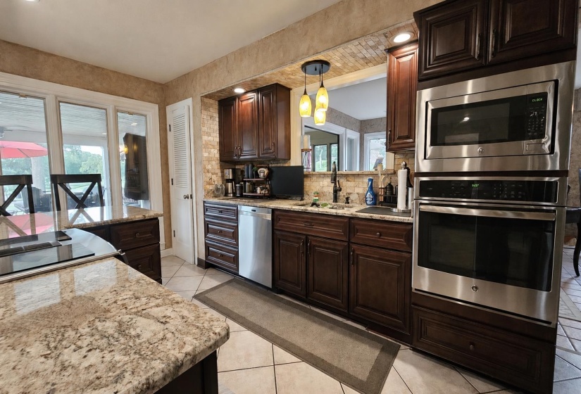 8332 COUNTRYWOOD FWY, Memphis, Tennessee 38016, 4 Bedrooms Bedrooms, 11 Rooms Rooms,4.2 BathroomsBathrooms,Residential,For Sale,COUNTRYWOOD,10224882