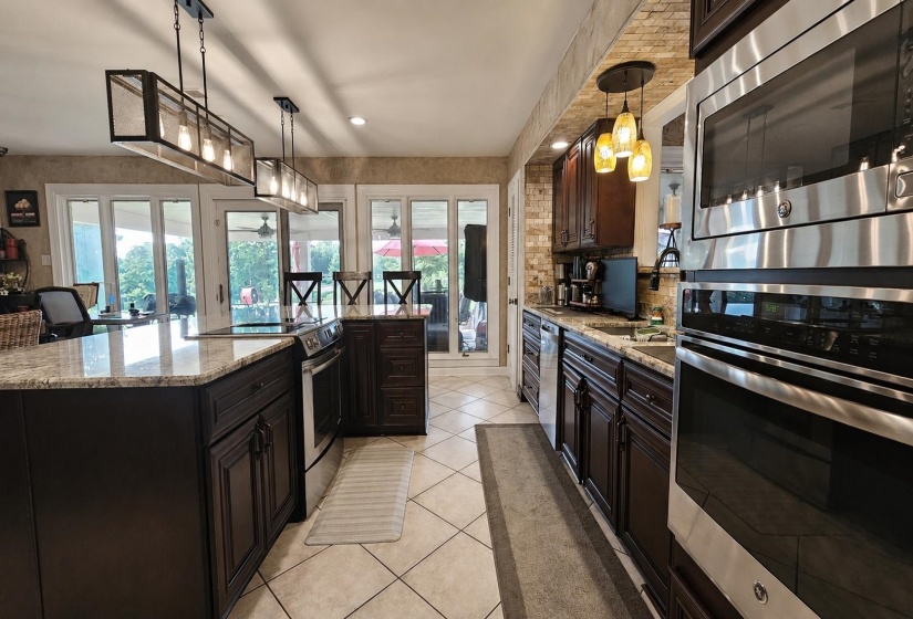 8332 COUNTRYWOOD FWY, Memphis, Tennessee 38016, 4 Bedrooms Bedrooms, 11 Rooms Rooms,4.2 BathroomsBathrooms,Residential,For Sale,COUNTRYWOOD,10224882
