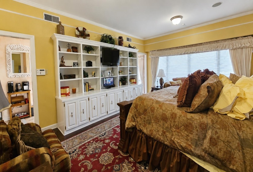8332 COUNTRYWOOD FWY, Memphis, Tennessee 38016, 4 Bedrooms Bedrooms, 11 Rooms Rooms,4.2 BathroomsBathrooms,Residential,For Sale,COUNTRYWOOD,10224882