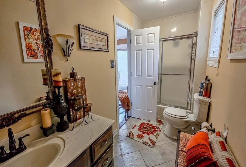 8332 COUNTRYWOOD FWY, Memphis, Tennessee 38016, 4 Bedrooms Bedrooms, 11 Rooms Rooms,4.2 BathroomsBathrooms,Residential,For Sale,COUNTRYWOOD,10224882