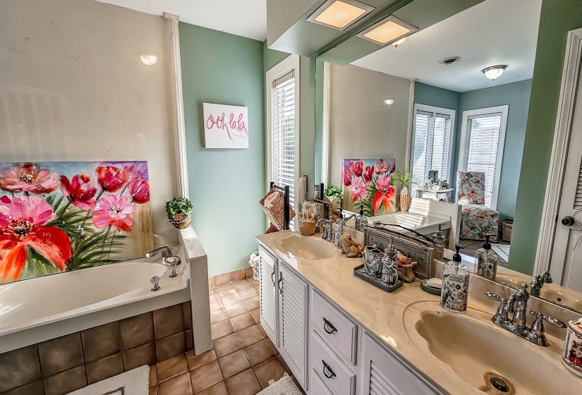 8332 COUNTRYWOOD FWY, Memphis, Tennessee 38016, 4 Bedrooms Bedrooms, 11 Rooms Rooms,4.2 BathroomsBathrooms,Residential,For Sale,COUNTRYWOOD,10224882