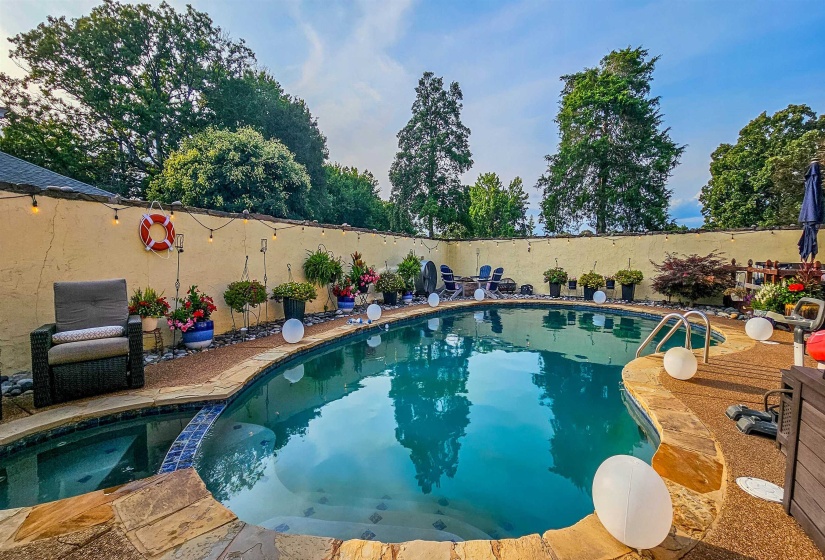 8332 COUNTRYWOOD FWY, Memphis, Tennessee 38016, 4 Bedrooms Bedrooms, 11 Rooms Rooms,4.2 BathroomsBathrooms,Residential,For Sale,COUNTRYWOOD,10224882