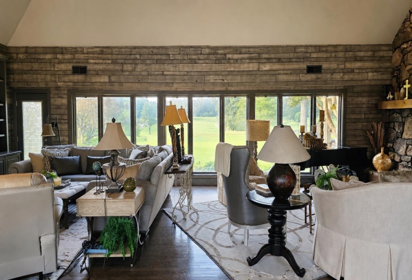 8332 COUNTRYWOOD FWY, Memphis, Tennessee 38016, 4 Bedrooms Bedrooms, 11 Rooms Rooms,4.2 BathroomsBathrooms,Residential,For Sale,COUNTRYWOOD,10224882