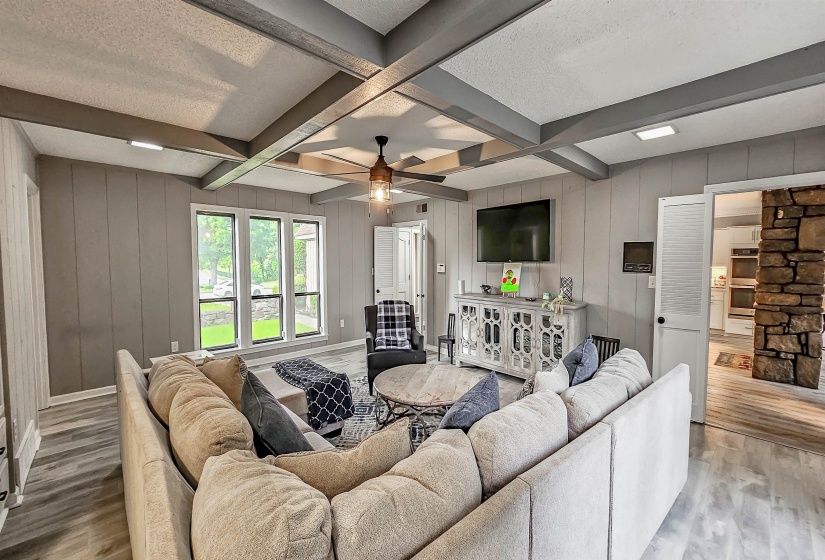 2455 SURREYHILL PL, Memphis, Tennessee 38016, 5 Bedrooms Bedrooms, 10 Rooms Rooms,3.1 BathroomsBathrooms,Residential,For Sale,SURREYHILL,10224883