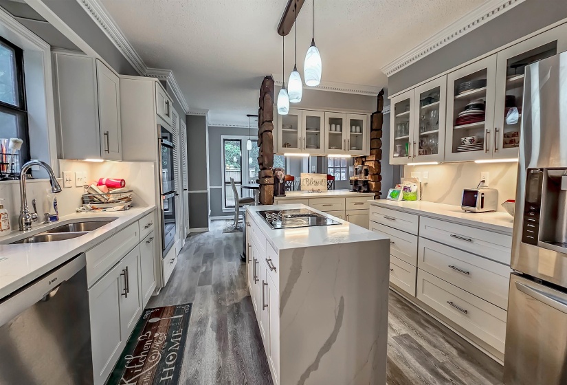 2455 SURREYHILL PL, Memphis, Tennessee 38016, 5 Bedrooms Bedrooms, 10 Rooms Rooms,3.1 BathroomsBathrooms,Residential,For Sale,SURREYHILL,10224883