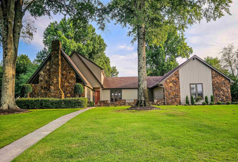 2455 SURREYHILL PL, Memphis, Tennessee 38016, 5 Bedrooms Bedrooms, 10 Rooms Rooms,3.1 BathroomsBathrooms,Residential,For Sale,SURREYHILL,10224883