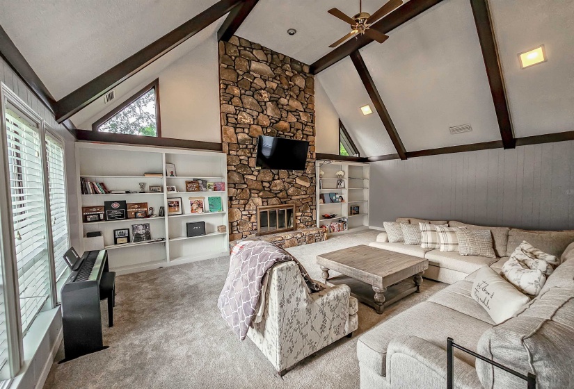 2455 SURREYHILL PL, Memphis, Tennessee 38016, 5 Bedrooms Bedrooms, 10 Rooms Rooms,3.1 BathroomsBathrooms,Residential,For Sale,SURREYHILL,10224883