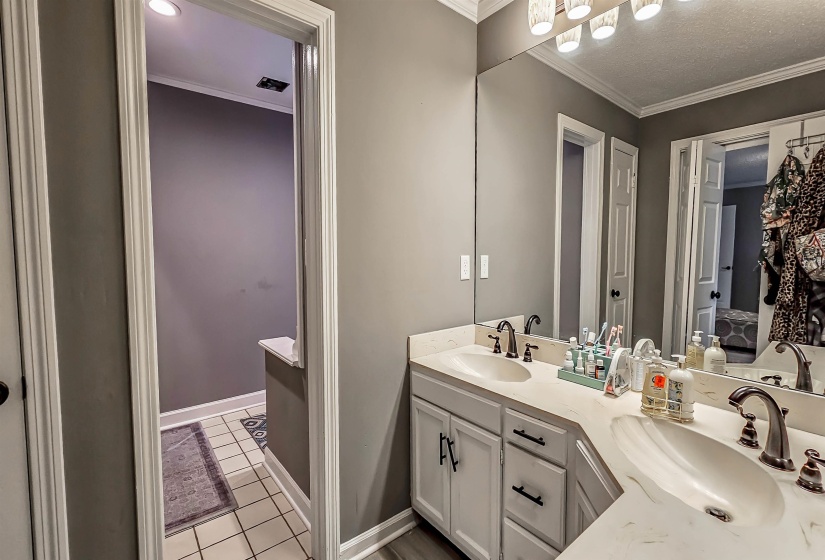 2455 SURREYHILL PL, Memphis, Tennessee 38016, 5 Bedrooms Bedrooms, 10 Rooms Rooms,3.1 BathroomsBathrooms,Residential,For Sale,SURREYHILL,10224883