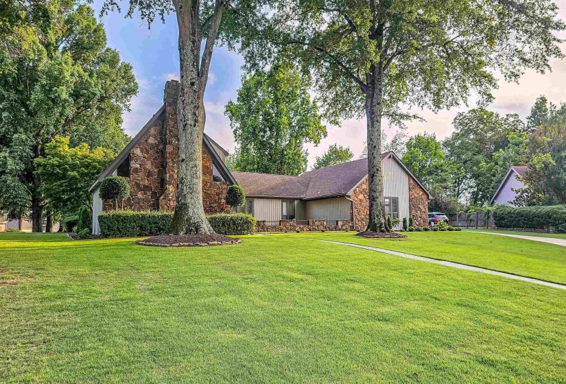 2455 SURREYHILL PL, Memphis, Tennessee 38016, 5 Bedrooms Bedrooms, 10 Rooms Rooms,3.1 BathroomsBathrooms,Residential,For Sale,SURREYHILL,10224883