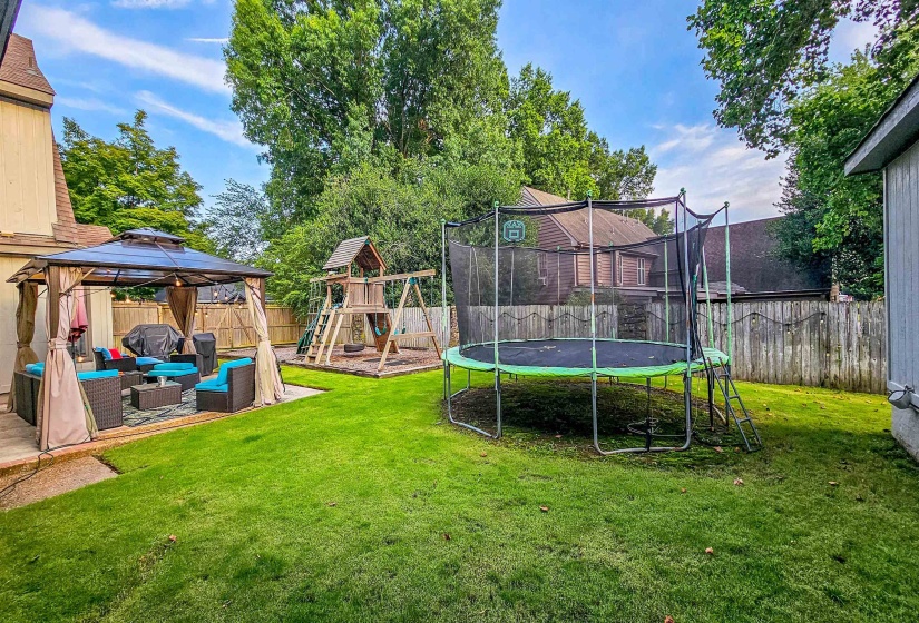 2455 SURREYHILL PL, Memphis, Tennessee 38016, 5 Bedrooms Bedrooms, 10 Rooms Rooms,3.1 BathroomsBathrooms,Residential,For Sale,SURREYHILL,10224883