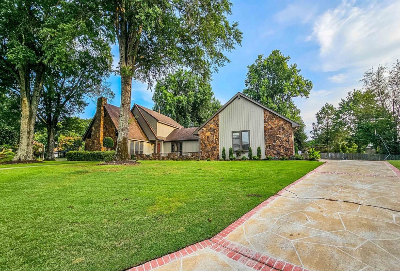 2455 SURREYHILL PL, Memphis, Tennessee 38016, 5 Bedrooms Bedrooms, 10 Rooms Rooms,3.1 BathroomsBathrooms,Residential,For Sale,SURREYHILL,10224883
