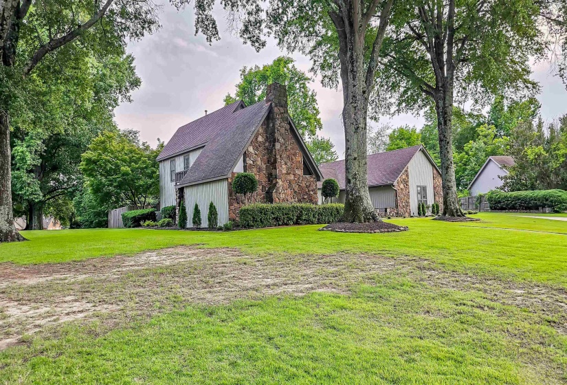 2455 SURREYHILL PL, Memphis, Tennessee 38016, 5 Bedrooms Bedrooms, 10 Rooms Rooms,3.1 BathroomsBathrooms,Residential,For Sale,SURREYHILL,10224883