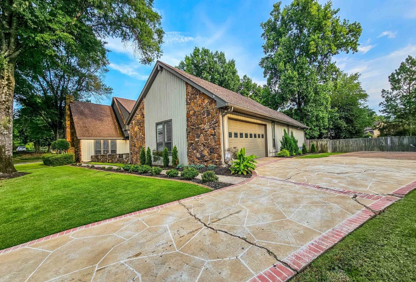 2455 SURREYHILL PL, Memphis, Tennessee 38016, 5 Bedrooms Bedrooms, 10 Rooms Rooms,3.1 BathroomsBathrooms,Residential,For Sale,SURREYHILL,10224883
