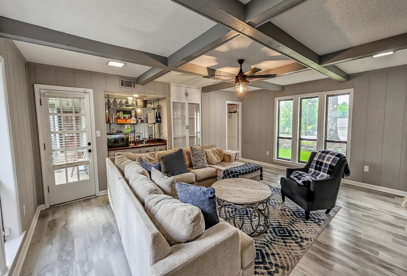 2455 SURREYHILL PL, Memphis, Tennessee 38016, 5 Bedrooms Bedrooms, 10 Rooms Rooms,3.1 BathroomsBathrooms,Residential,For Sale,SURREYHILL,10224883