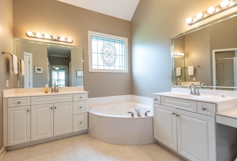 8960 GROVELAWN CV, Germantown, Tennessee 38139, 4 Bedrooms Bedrooms, 10 Rooms Rooms,3.1 BathroomsBathrooms,Residential,For Sale,GROVELAWN,10224898