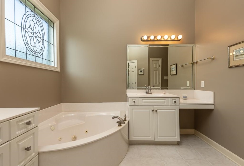 8960 GROVELAWN CV, Germantown, Tennessee 38139, 4 Bedrooms Bedrooms, 10 Rooms Rooms,3.1 BathroomsBathrooms,Residential,For Sale,GROVELAWN,10224898