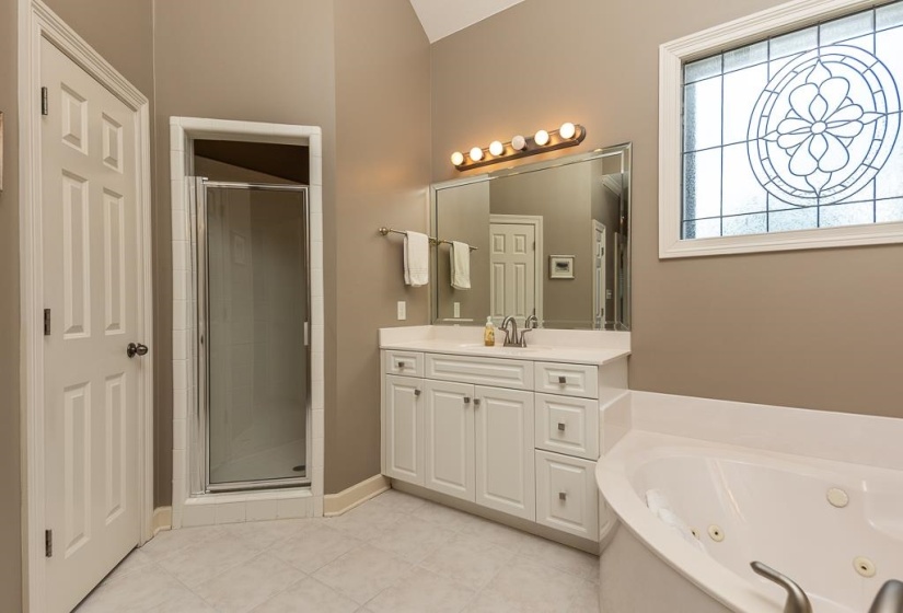 8960 GROVELAWN CV, Germantown, Tennessee 38139, 4 Bedrooms Bedrooms, 10 Rooms Rooms,3.1 BathroomsBathrooms,Residential,For Sale,GROVELAWN,10224898