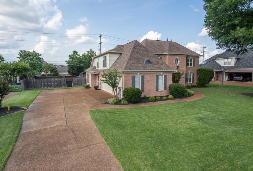 8960 GROVELAWN CV, Germantown, Tennessee 38139, 4 Bedrooms Bedrooms, 10 Rooms Rooms,3.1 BathroomsBathrooms,Residential,For Sale,GROVELAWN,10224898