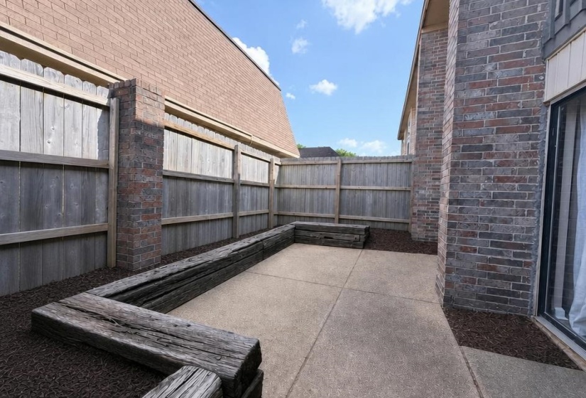1860 POPLAR WOODS CIR, Germantown, Tennessee 38138, 3 Bedrooms Bedrooms, 6 Rooms Rooms,2 BathroomsBathrooms,Residential,For Sale,POPLAR WOODS,10224903
