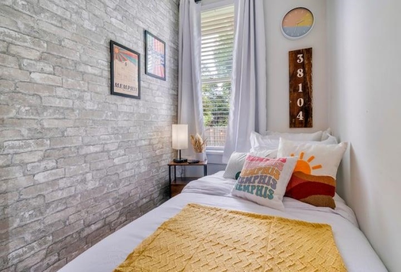 2036 LINDEN AVE, Memphis, Tennessee 38104, 3 Bedrooms Bedrooms, 7 Rooms Rooms,1 BathroomBathrooms,Rental Properties,For Sale,LINDEN,10224919