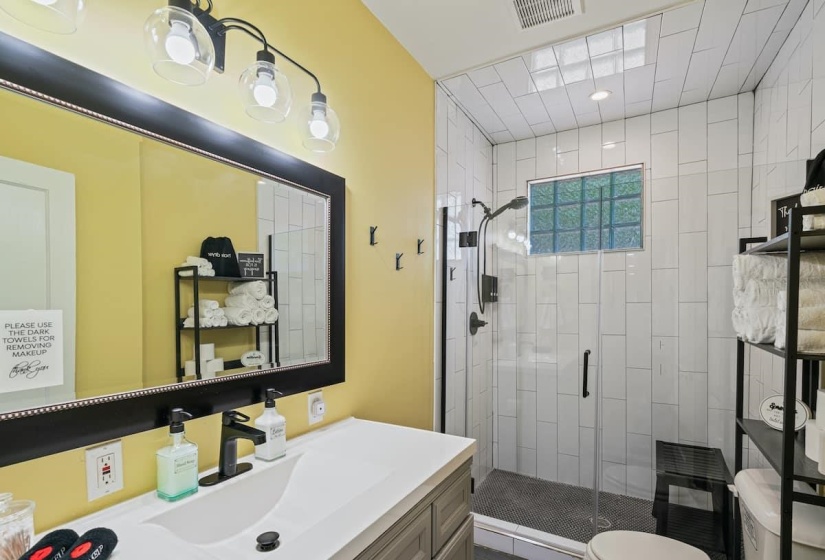 2036 LINDEN AVE, Memphis, Tennessee 38104, 3 Bedrooms Bedrooms, 4 Rooms Rooms,1 BathroomBathrooms,Rental Properties,For Sale,LINDEN,10224920